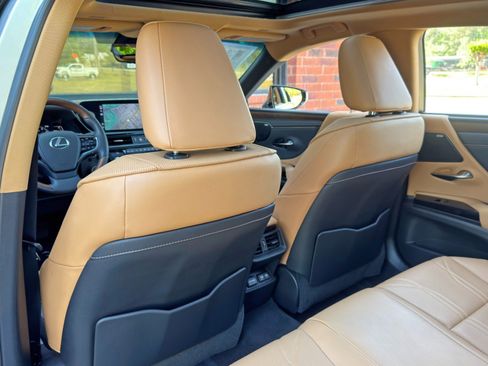 Used 2022 Lexus ES 350 Ultra Luxury w/ Accessory Package 2 image 41