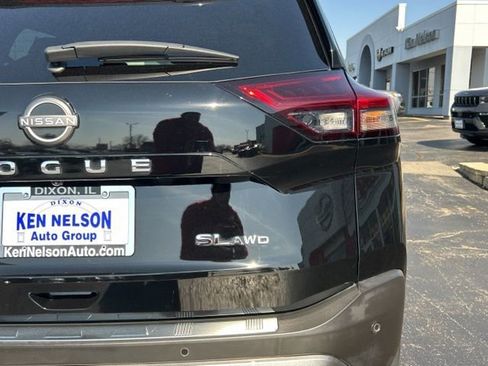 Used 2023 Nissan Rogue SL image 8