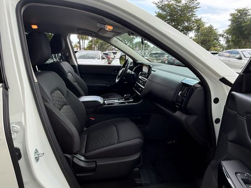Certified 2024 Nissan Pathfinder SV FWD image 18