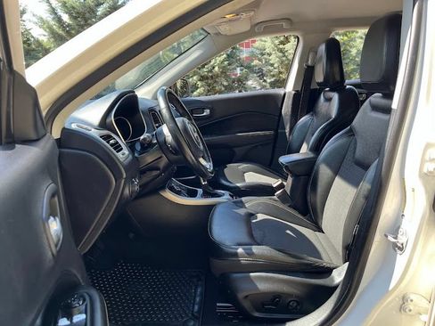 Used 2019 Jeep Compass Latitude w/ Popular Equipment Group AWD/4WD image 8