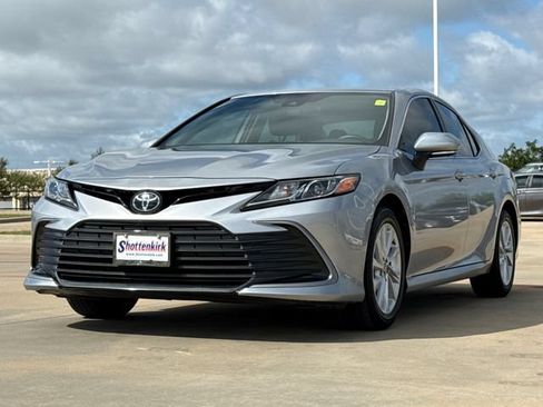 Used 2024 Toyota Camry LE w/ Convenience Package FWD image 3