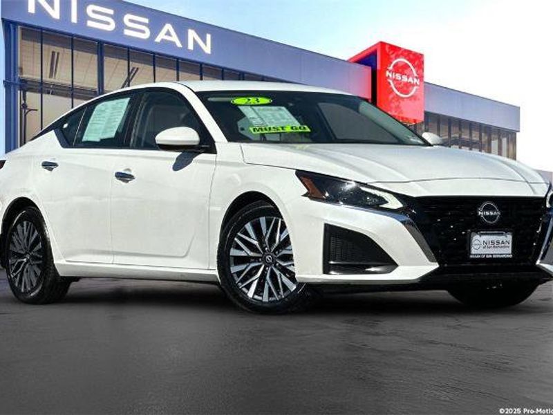 Certified 2023 Nissan Altima 2.5 SV image 1