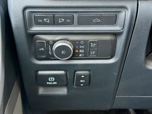 Used 2022 Ford F150 Lariat w/ Max Trailer Tow Package image 19