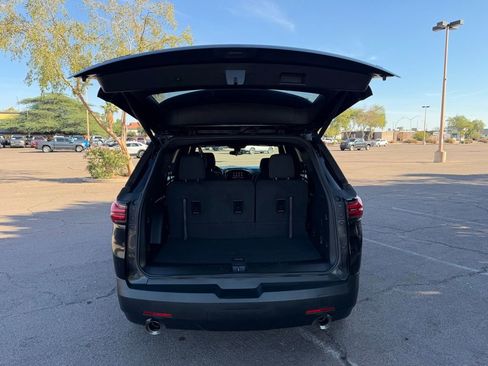 Used 2023 Chevrolet Traverse LT image 12