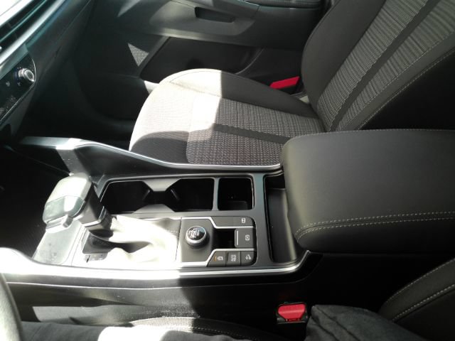 Used 2025 Kia Sorento LX FWD image 40
