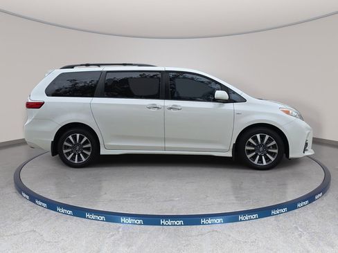 Used 2019 Toyota Sienna XLE w/ XLE Navigation Package AWD/4WD image 5