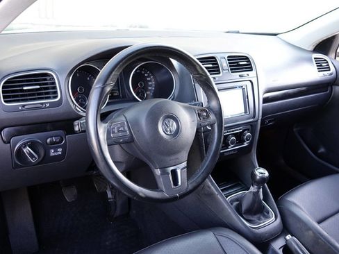Used 2010 Volkswagen Jetta TDI FWD image 2