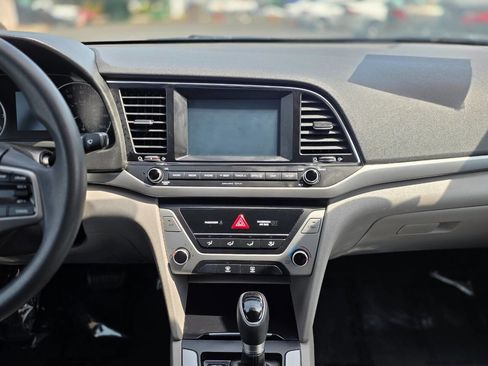 Used 2017 Hyundai Elantra SE FWD image 16