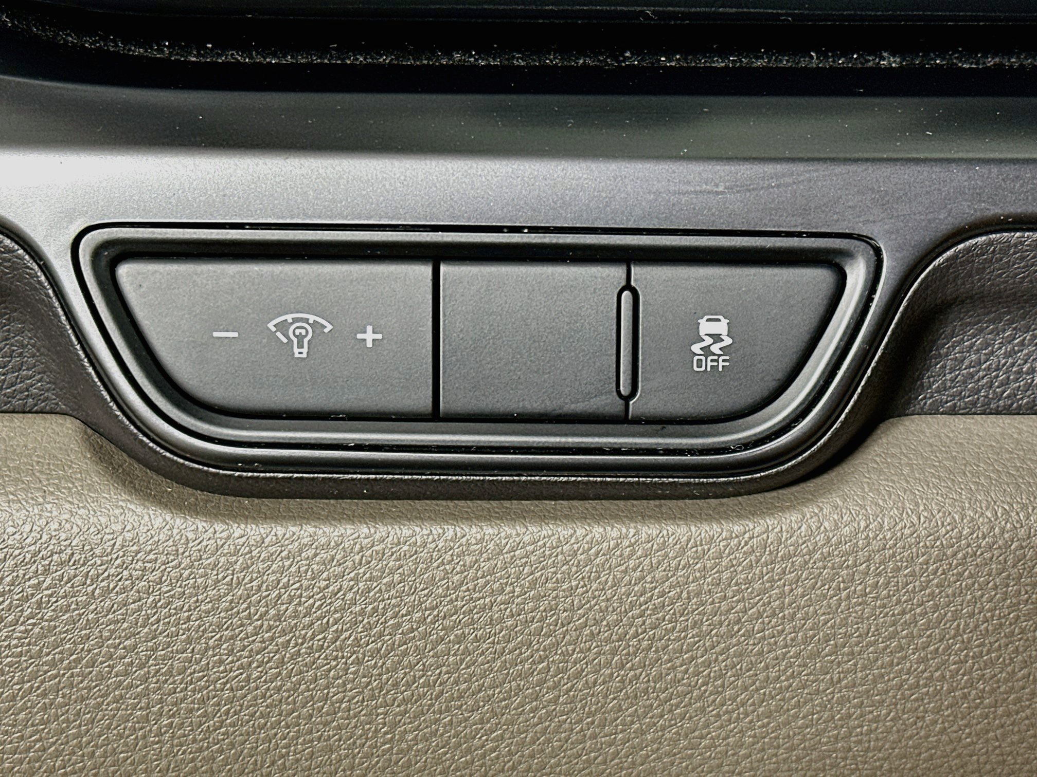 Used 2026 Kia Carnival FWD image 17