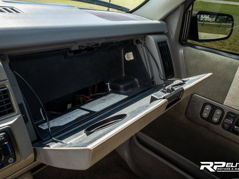 Used 1994 Chevrolet Silverado 1500 2WD Regular Cab image 63