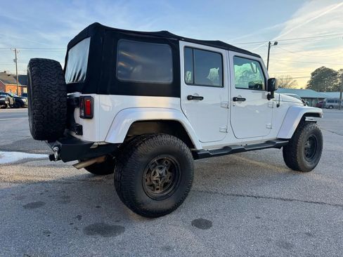 Used 2017 Jeep Wrangler Unlimited Sahara AWD/4WD image 7