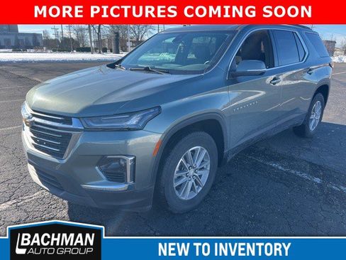 Used 2023 Chevrolet Traverse LT image 3