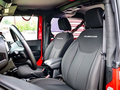Used 2018 Jeep Wrangler Rubicon w/ Power Convenience Group image 16