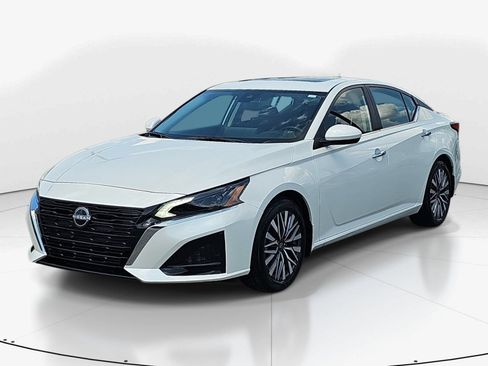 Used 2025 Nissan Altima 2.5 SV w/ SV Premium Package FWD image 8