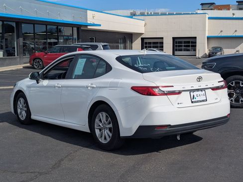 Used 2025 Toyota Camry LE FWD image 7