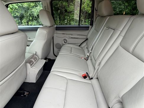 Used 2006 Jeep Commander Limited AWD/4WD image 22