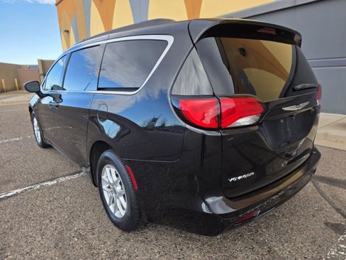 Used 2021 Chrysler Voyager Lxi image 4