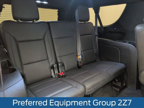Used 2023 Chevrolet Suburban Z71 w/ Luxury Package AWD/4WD image 19