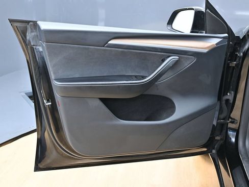 Used 2023 Tesla Model Y Long Range AWD/4WD image 42