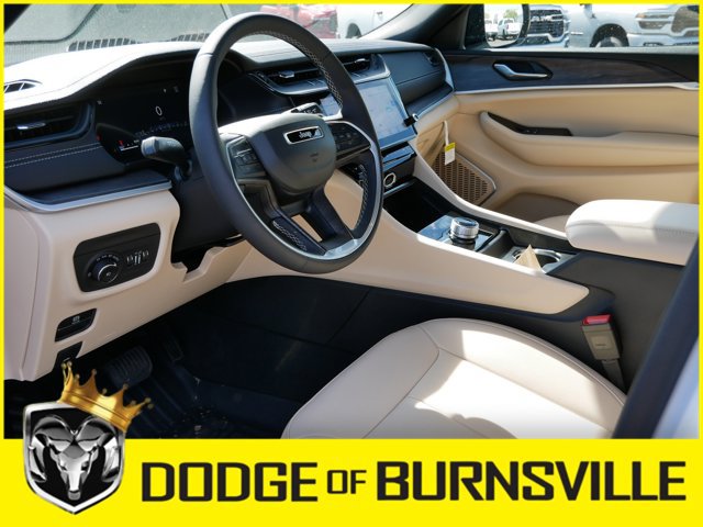 Used 2026 Jeep Grand Cherokee L Limited AWD/4WD image 12