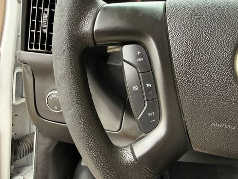 Used 2015 Chevrolet Express 2500 RWD image 22