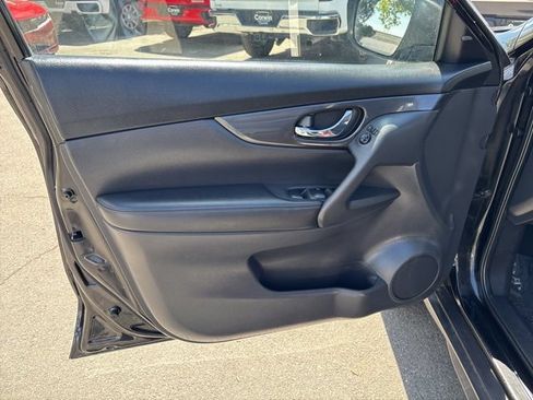 Used 2019 Nissan Rogue SV AWD/4WD image 16
