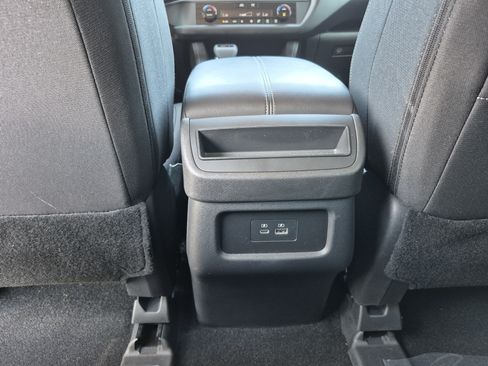 Used 2025 Nissan Pathfinder S FWD image 18