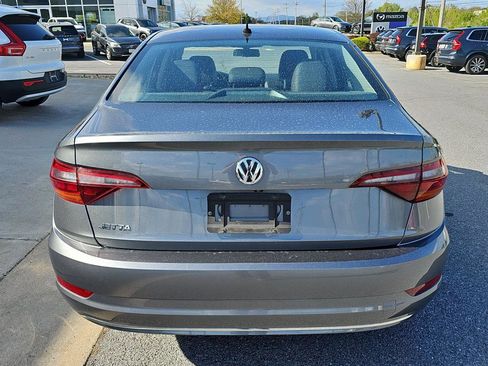 Used 2019 Volkswagen Jetta SE w/ Cold Weather Package image 5