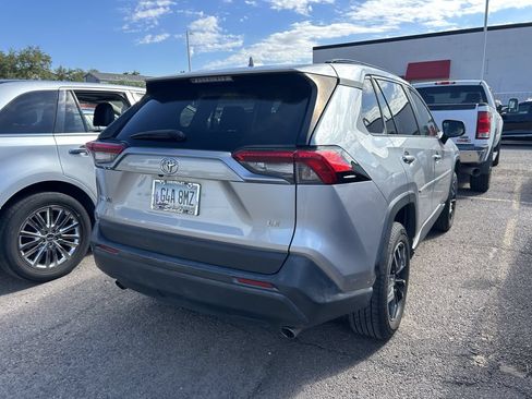 Used 2019 Toyota RAV4 LE w/ Carpet Mat Package FWD image 4