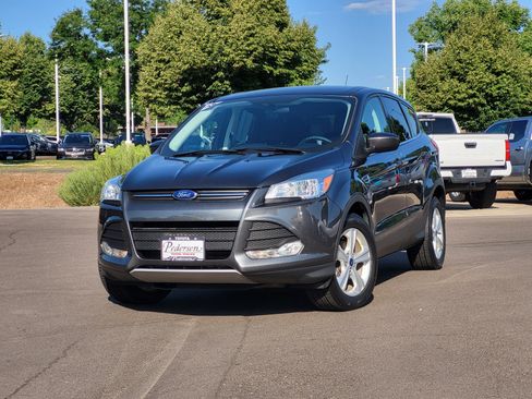 Used 2016 Ford Escape SE FWD image 2