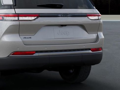 New 2026 Jeep Grand Cherokee Laredo image 13