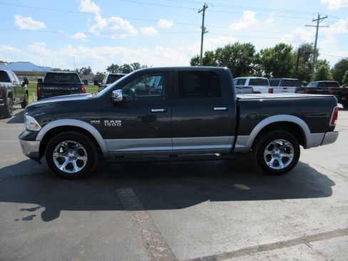 Used 2017 RAM 1500 Laramie w/ Convenience Group AWD/4WD image 11