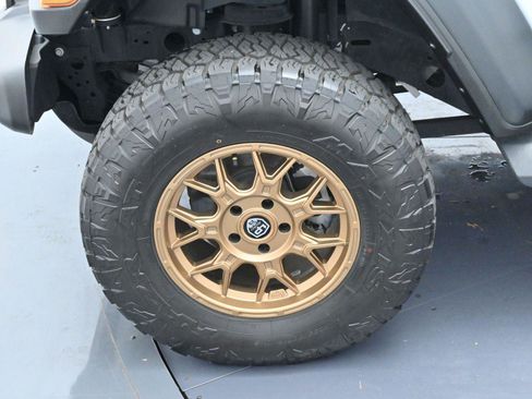 Used 2024 Jeep Gladiator Sport image 29