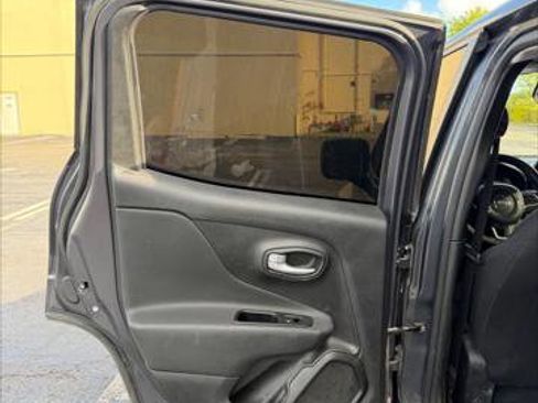 Used 2023 Jeep Renegade Latitude image 18