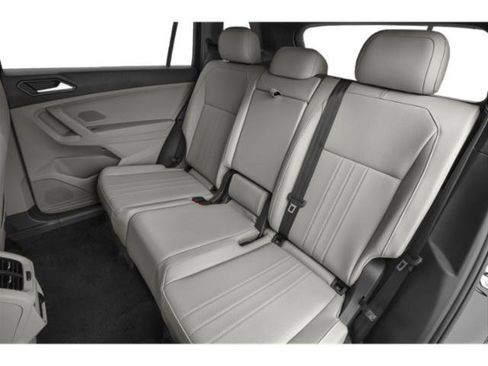 Used 2024 Volkswagen Tiguan SE R-Line w/ MDO Package, Two-Row AWD/4WD image 13