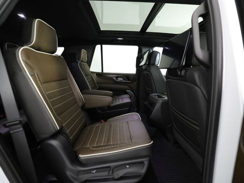 Used 2026 GMC Yukon Denali Ultimate AWD/4WD image 11