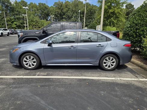 Used 2025 Toyota Corolla LE FWD image 4