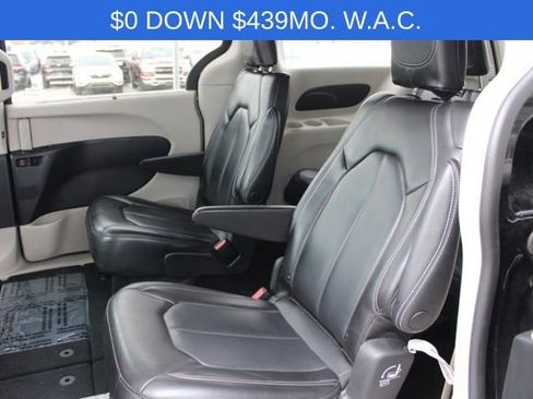 Used 2023 Chrysler Pacifica Touring-L image 25