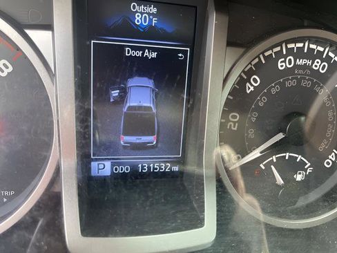 Used 2017 Toyota Tacoma SR5 w/ Tow Package image 17