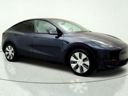 Used 2024 Tesla Model Y Long Range AWD/4WD image 3