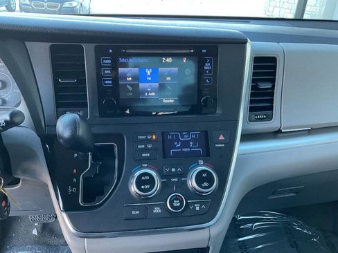 Used 2015 Toyota Sienna LE image 18