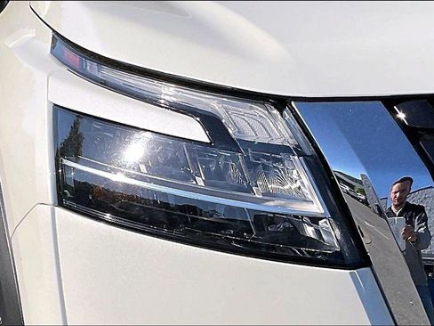 Certified 2024 Nissan Pathfinder Platinum AWD/4WD image 28