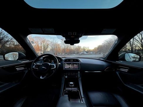 Used 2019 Jaguar F-PACE Prestige image 27