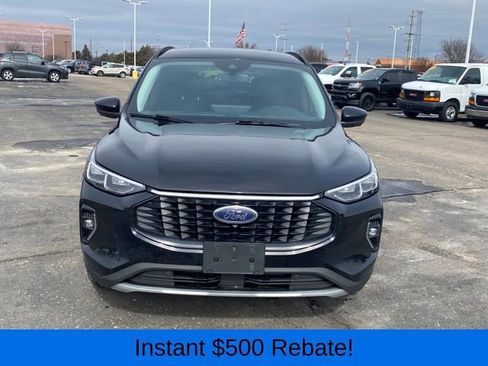 Used 2023 Ford Escape Platinum image 2