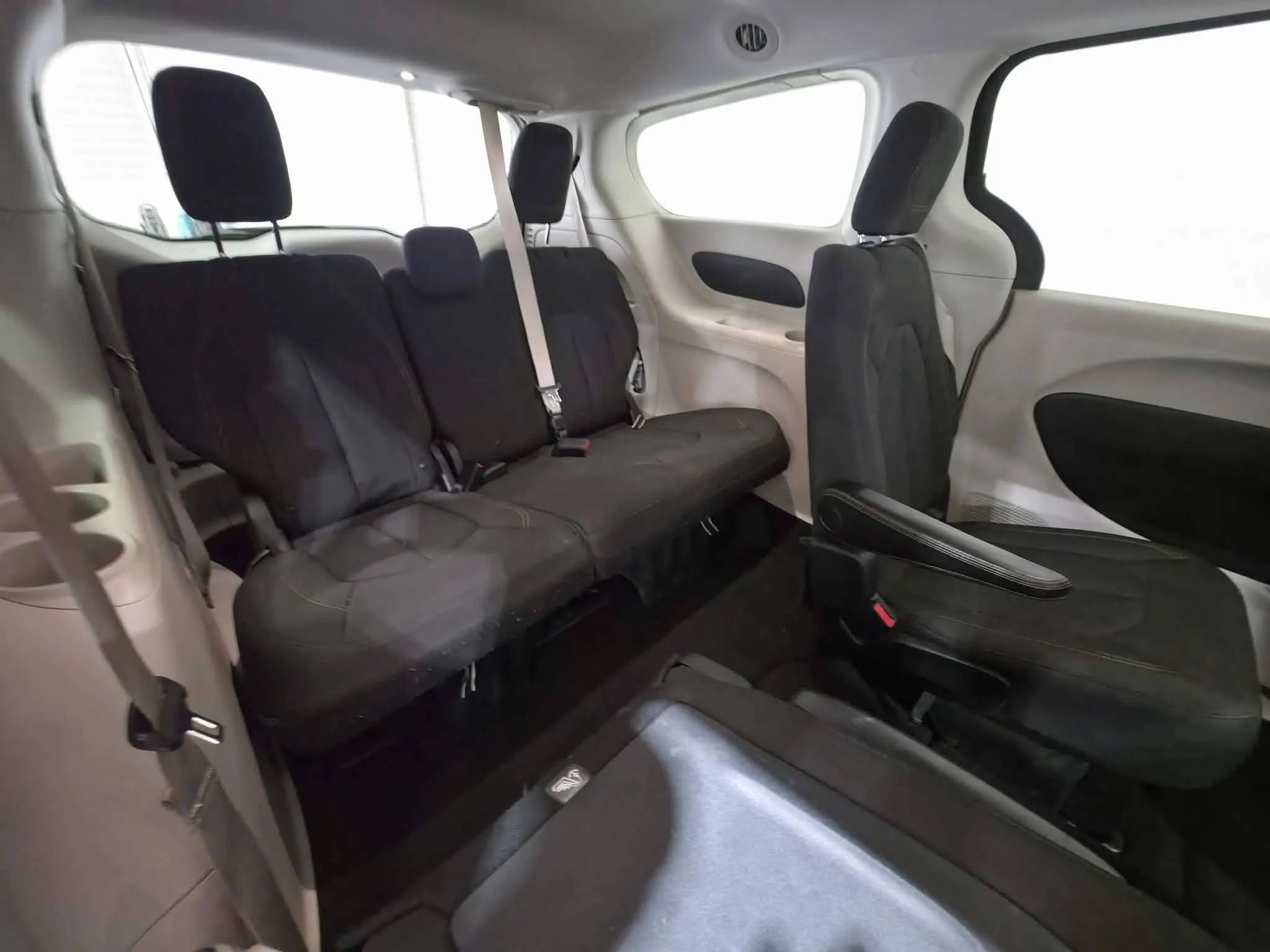 Used 2017 Chrysler Pacifica Touring FWD image 16