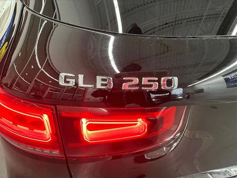 Used 2022 Mercedes-Benz GLB 250 4MATIC image 27