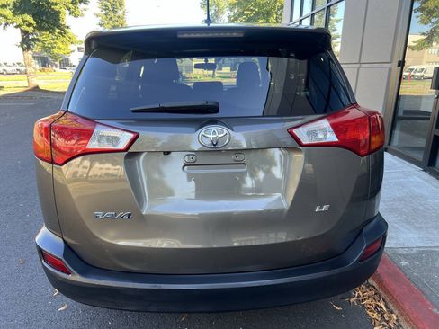Used 2015 Toyota RAV4 LE FWD image 4