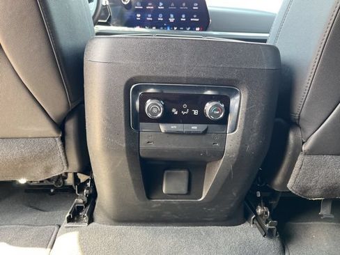 Used 2025 Chevrolet Tahoe Z71 AWD/4WD image 19