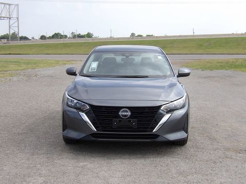 Used 2025 Nissan Sentra SV FWD image 3