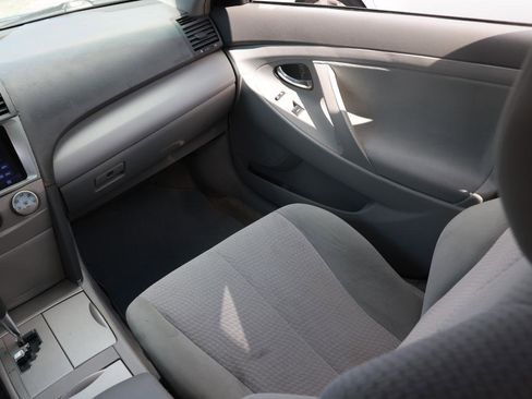 Used 2010 Toyota Camry LE FWD image 22